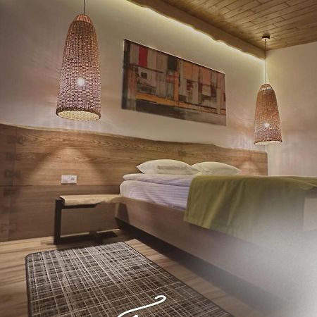 Фільварок Кмитів Hotel Velyki Kosharishcha Ngoại thất bức ảnh