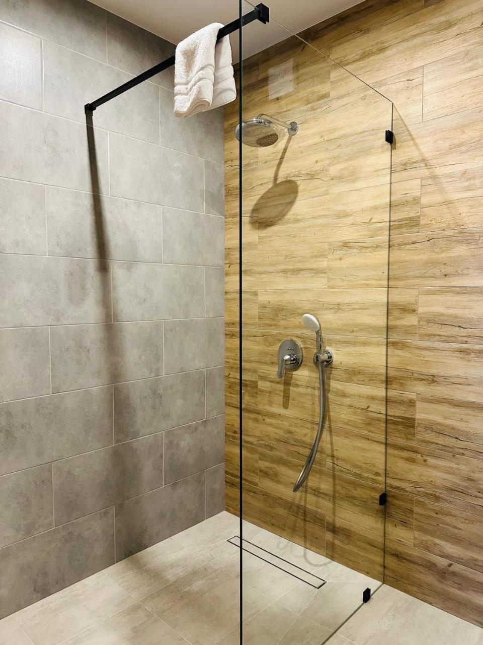 Фільварок Кмитів Hotel Velyki Kosharishcha Ngoại thất bức ảnh