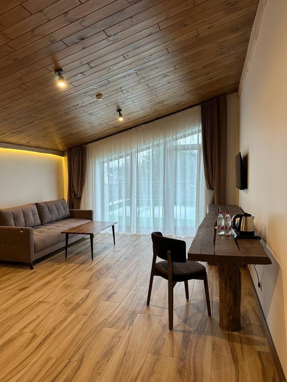 Фільварок Кмитів Hotel Velyki Kosharishcha Ngoại thất bức ảnh