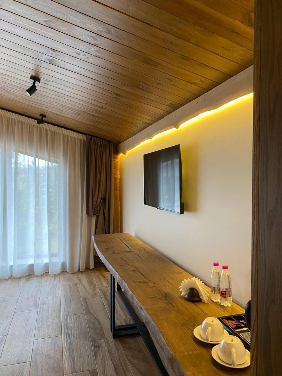 Фільварок Кмитів Hotel Velyki Kosharishcha Ngoại thất bức ảnh