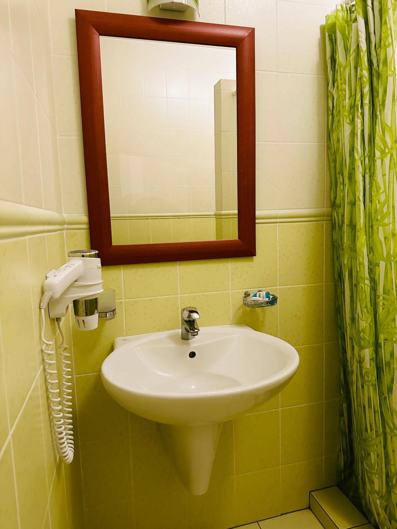 Фільварок Кмитів Hotel Velyki Kosharishcha Ngoại thất bức ảnh