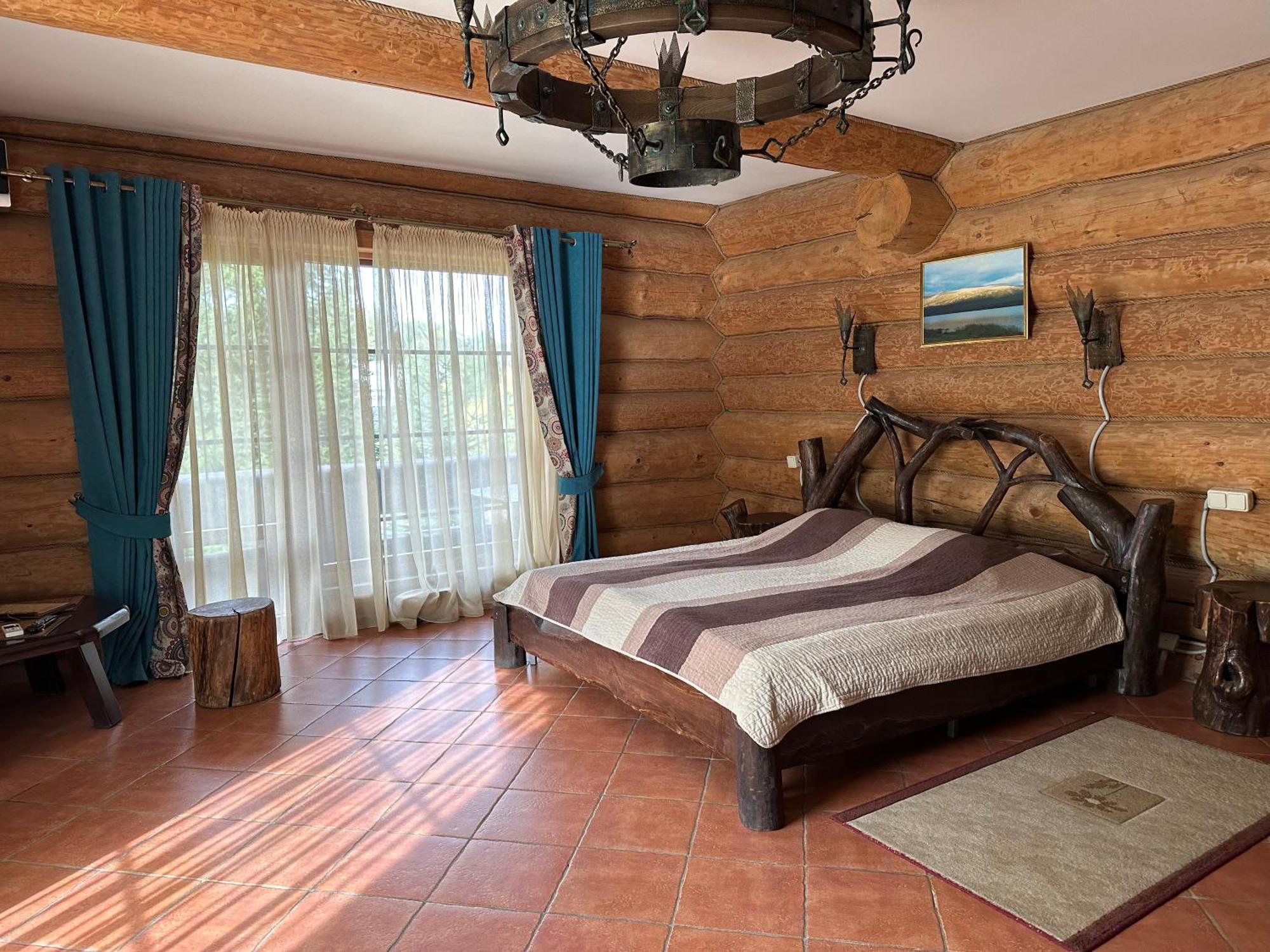 Фільварок Кмитів Hotel Velyki Kosharishcha Ngoại thất bức ảnh